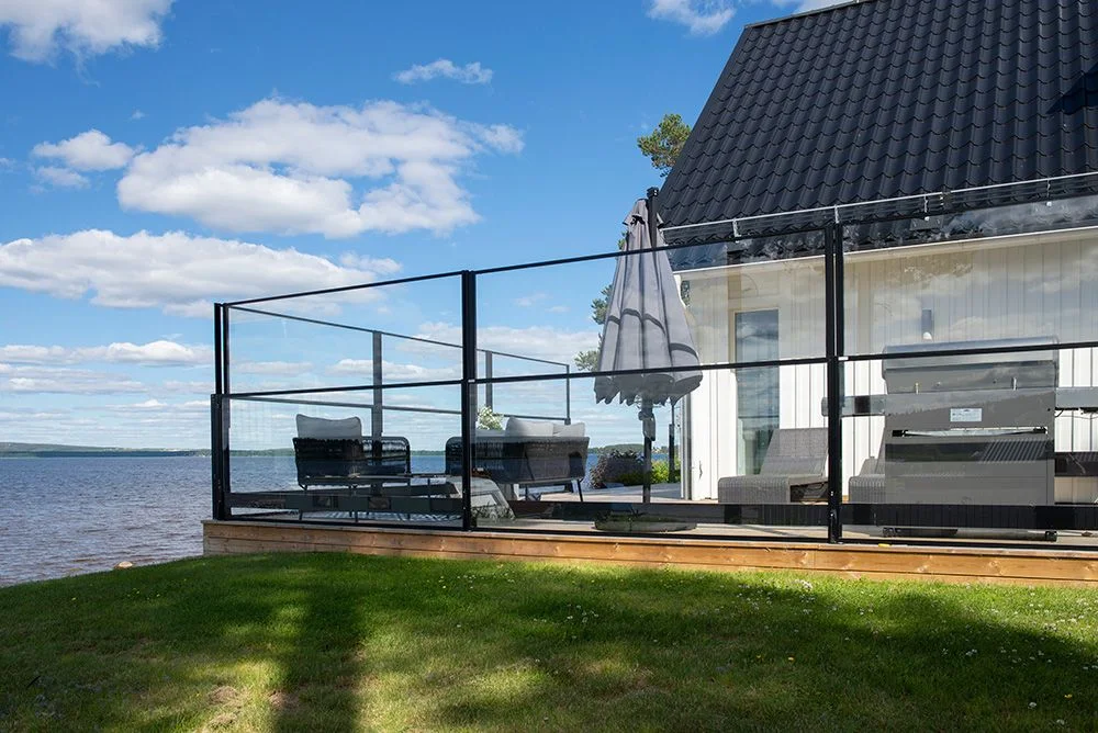 CitiLä höj- och sänkbart glasräcke för bostadsrättsföreningar