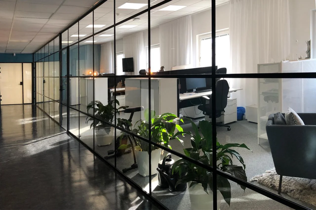 Glasväggar till kontorslandskap från Marifix Railing