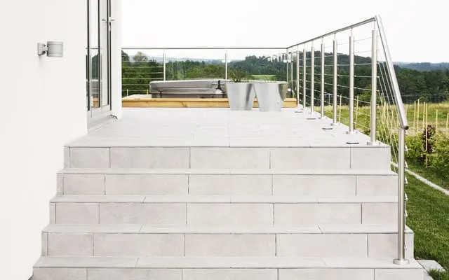 Entréräcke vid fasad